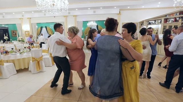 Мала мати доню Музичні гурти Прикарпаття гурт Брати Ровенко 🎹Хлопці риболовці весільні танці смотреть онлайн