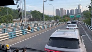 Какие машины ездят по дорогам города Чунцин в 2025 году?
