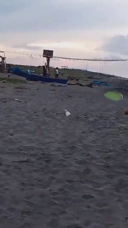 Playing  badminton with my bff in the beach sand #sunset #playing #badminton #sandbeach #shorts