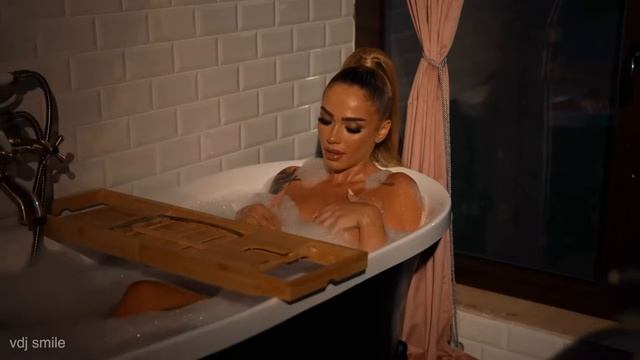 Очень секси!Танцует, стриптиз, пластика, красавица, тверк, шест, музыка, басс,спорт,sex,sport смотреть онлайн