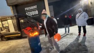 РОСТИК ЛЮТО ШКОДНИЧАЕТ НА СТРИМЕ ХАЗЯЕВОВ