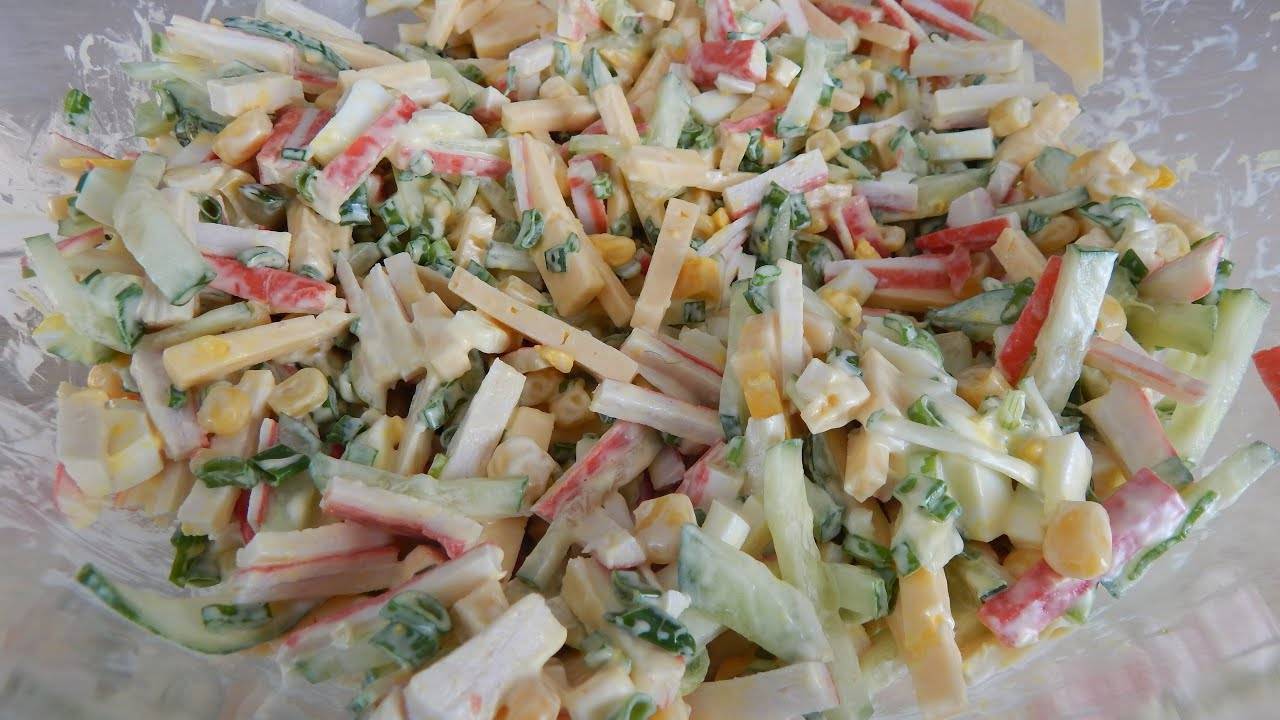 САЛАТ с Крабовыми Палочками и Свежим Огурцом — Быстро, Вкусно, Празднично! 🥗🦀