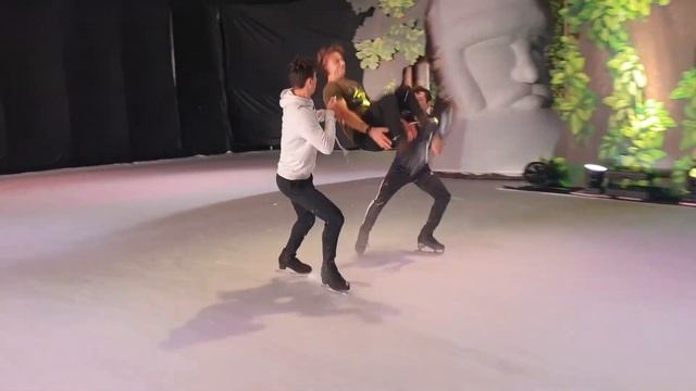 Юра учит сальто на льду смотреть онлайн