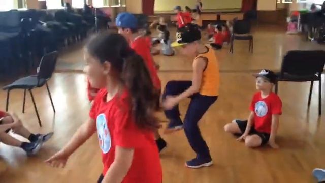 Дети танцоры