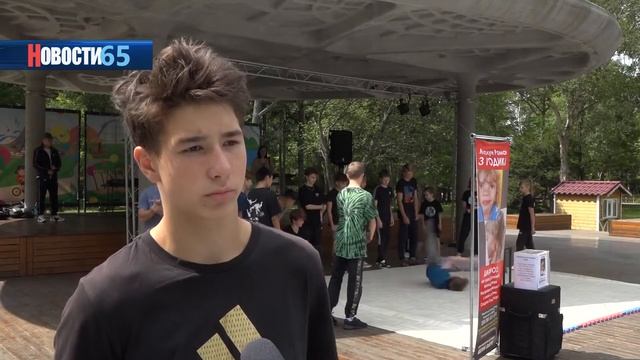 В городском парке имени Гагарина прошел благотворительный концерт команды по брейк-дансу.