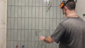 Затирка швов цементной затиркой, подготовка к затирке и в конце - тестим затирку с пластификатором