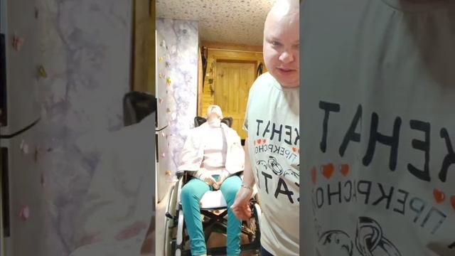 Каким образом мы моем голову Катюше, так как у нас только баня.