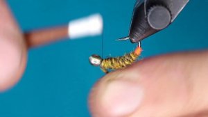 Мушка на хариуса. Скрутка из 3 ниток