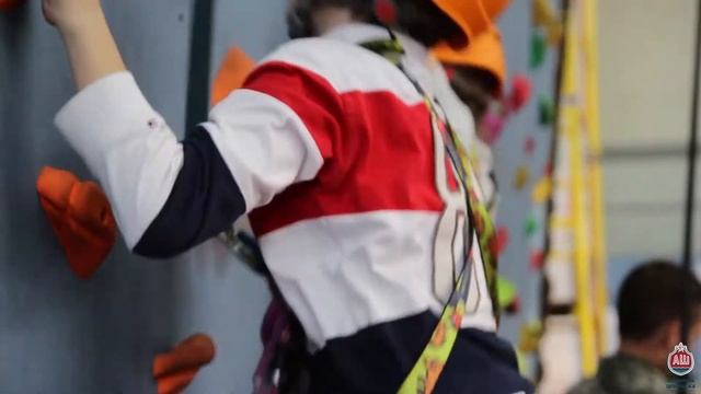 День рождения Софии в Академии Шпионажа смотреть онлайн