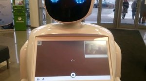 Робот Вася встречает всех посетителей в холле БЦ "ФизТех Парк"