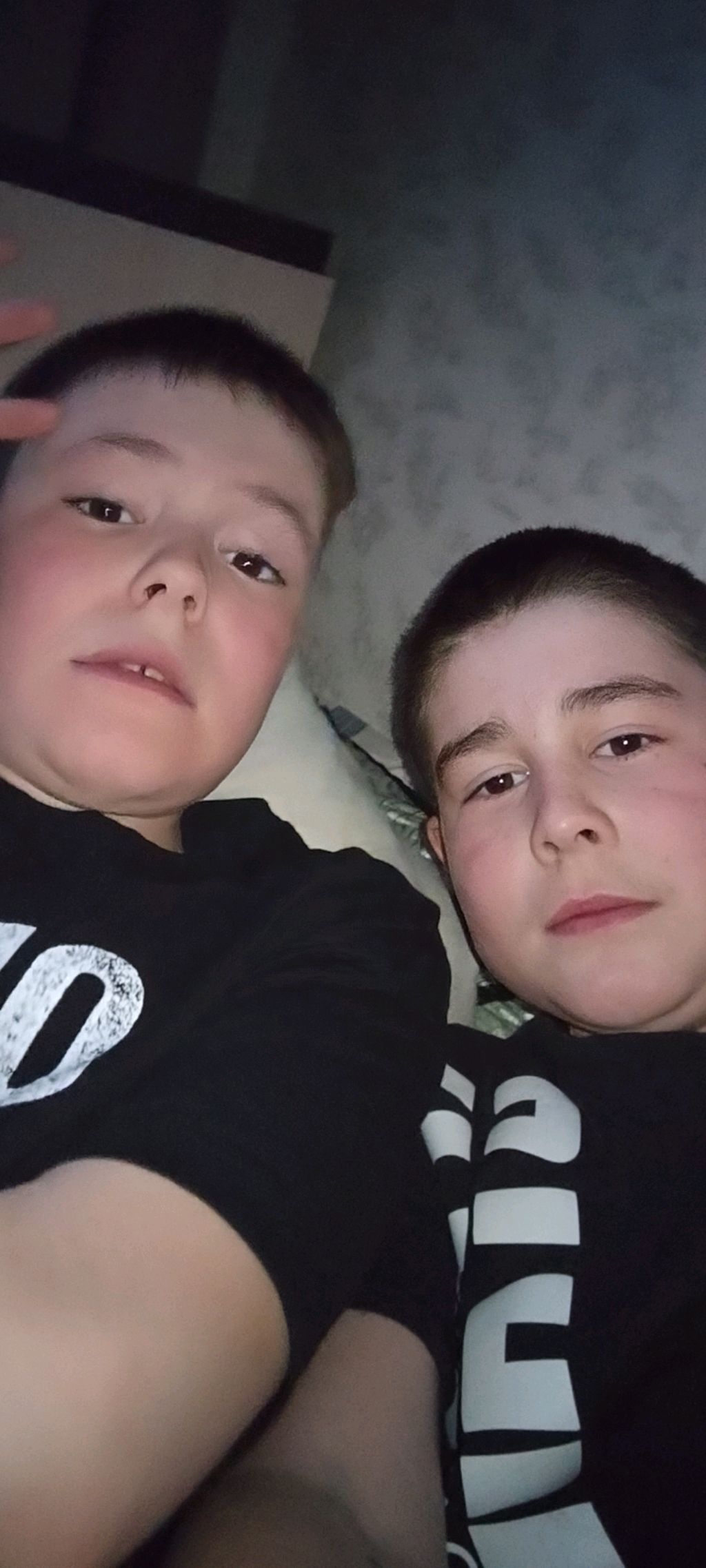 мы лежим