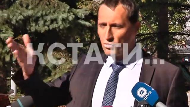 Анти-рекламная акция - незаконную рекламу бульдозером сносят с лица города