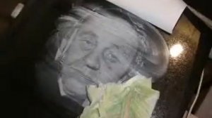 Как рисуются портреты на гранитных памятниках