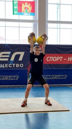 В Красноселькупе состоялись соревнования по гиревому спорту