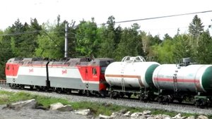 ВЛ80 две секции направляется с длинным грузовым составом