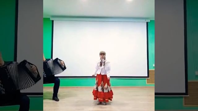 Савельева Диана - Русская народная песня "Поехал наш батюшка на базар" смотреть онлайн