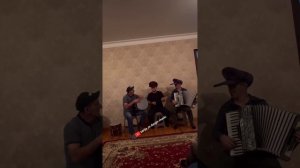 Муслим и весёлая компания друзей. Хорошая даргинская песня 👍👍👍👏👏👏🔥🔥🔥