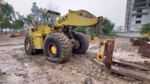 Замена навесного агрегата на погрузчике CAT.