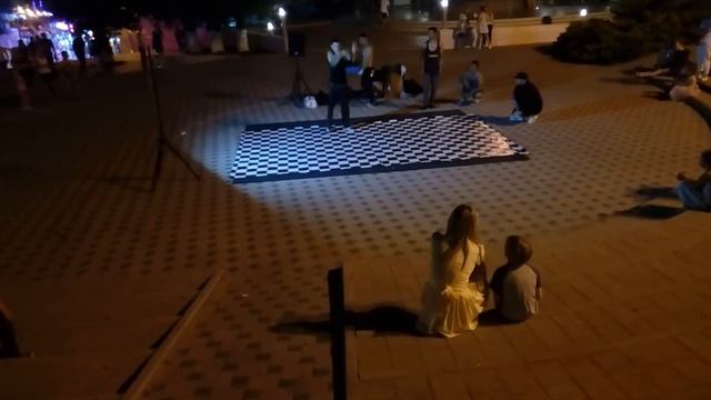 Чувак отжог, стойка на голове, мега круто смотреть онлайн