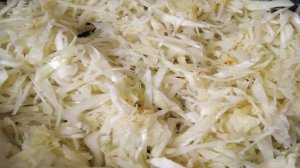 Жареная капуста с соком лимона и травами