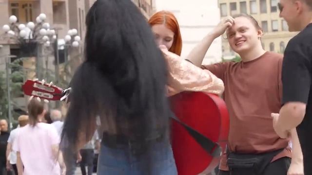 ГИТАРИСТЫ виртуозы ПРИТВОРИЛИСЬ ИНОСТРАНЦАМИ на УЛИЦЕ и ШОКИРОВАЛИ ПРОХОЖИХ ft Elena Yerevan смотреть онлайн