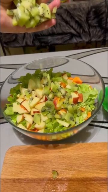 Салатик свинкам😊 #видеопроживотных#салат#рекомендации##морскиесвинки#shorts# смотреть онлайн