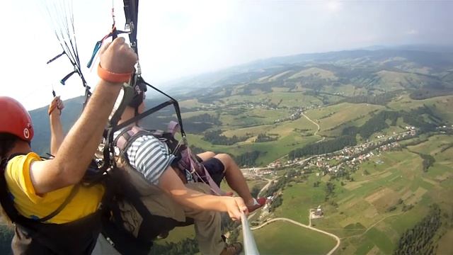 Полет на параплане в тандеме с горы Гемба, Боржава, Карпаты, Пилипец, Украина, 12.08.2017. GOPR4229 смотреть онлайн