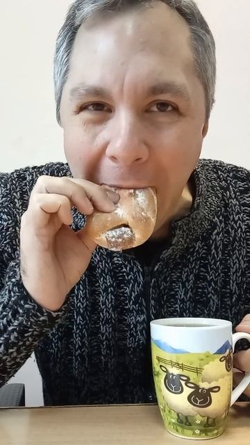 ASMR. КУШАЮ БУЛОЧКУ СО СГУЩЁНКОЙ смотреть онлайн