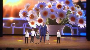 Народная вокальная студия «Вероника»  МБУК ДК "Меридиан", поют дети.