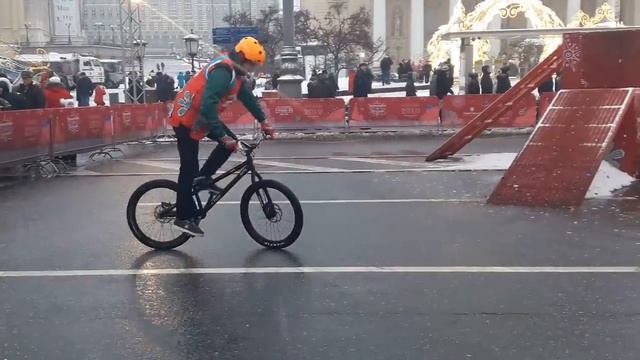 Москва 2019 НГ велосипедисты смотреть онлайн