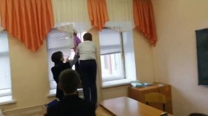 Школьник напал на учителя.