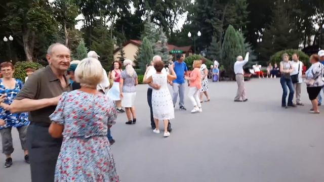 КНИЖЦІ У СУМЦІ,А ХЛОПЦІ НА ДУМЦІ смотреть онлайн