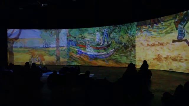 Люмьер Холл. Выставка Ван Гон Живые полотна