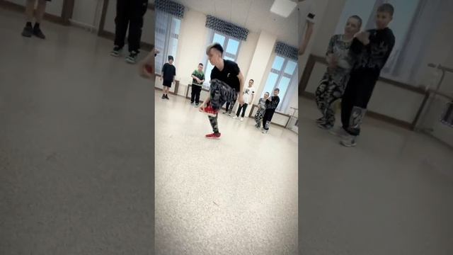 Break dance #breakdance #reels #breakdancers #breakdancevideo #танцы #dance #гаражишим #dsgaraj смотреть онлайн