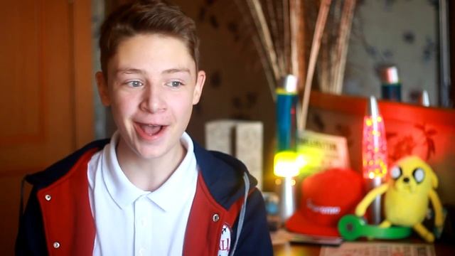 Я ФАНАТЕЮ ОТ..СМАЙЛОВ!?! // СТИКЕРЫ В РЕАЛЬНОЙ ЖИЗНИ! :D