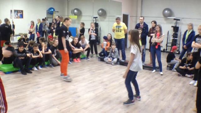 1/2 хип-хоп нач-е Воженникова Лиза vs ... смотреть онлайн