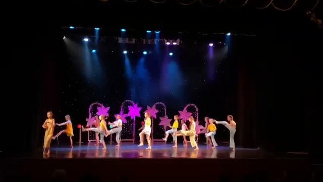 Образцовый коллектив, театр танца, ковчег. Может поделишься? дисней смотреть онлайн