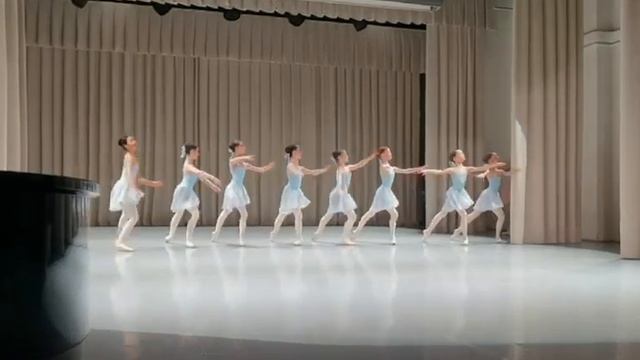 "Пробуждение"  музыка А. Дворжака. Хореограф Барабанова Дарья. смотреть онлайн