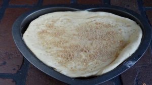 Дрожжевой пирог с грушами и орехами