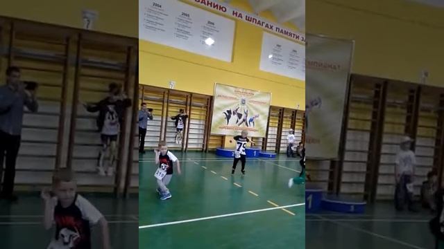 Макс танцует хип-хоп 1-я лига!