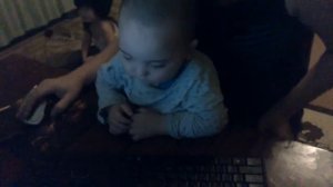 Прикол ребёнок спит))