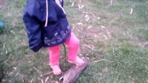 Брат издевается над сестрой