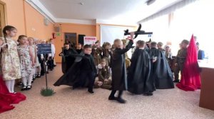 Инсценировка песни :
«Месяц май»
Юля Паршута.