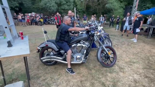 Летние покатушки на Дукасе смотреть онлайн