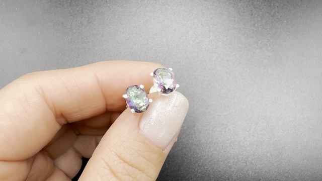Серьги пусеты с мистик топазом   Застежка бабочка Серебро 925 пробы Размер камня 8х8 мм ТОП045