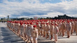 Юнармейцы развернули масштабные Знамя Победы и Георгиевскую ленту