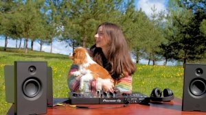Springtime Chill Downtempo House DJ Set - Lazy Afternoon Music Mix | Greta Margo