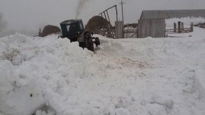 Трактор Т- 40 с отвалом против снега!