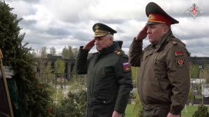 Церемония возложения цветов к памятнику «Матерям победителей»
