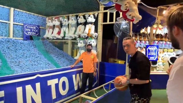 ХАЗЯЕВА В ПАРКЕ АТТРАКЦИОНОВ / ИРЛ СТРИМ С ДУБАЯ смотреть онлайн